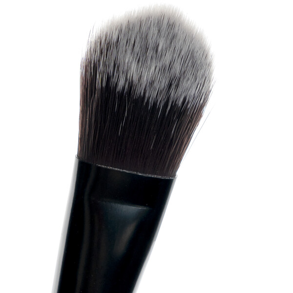 Brushworks No. 1 Foundation Brush (Picture 4 of 10)