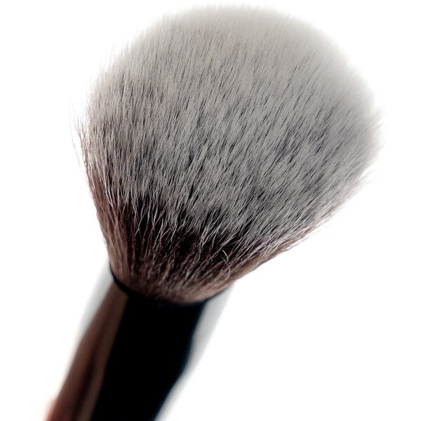 Brushworks No. 2 Buffing Foundation Brush (Picture 4 of 9)