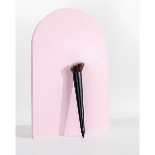 Brushworks No. 7 Angled Blush Brush (Picture 6 of 9)