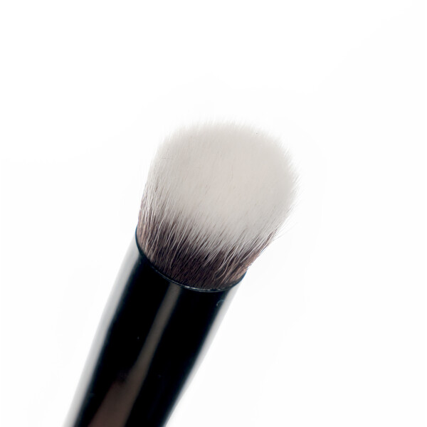 Brushworks No. 8 Precise Angled Concealer Brush (Picture 4 of 9)