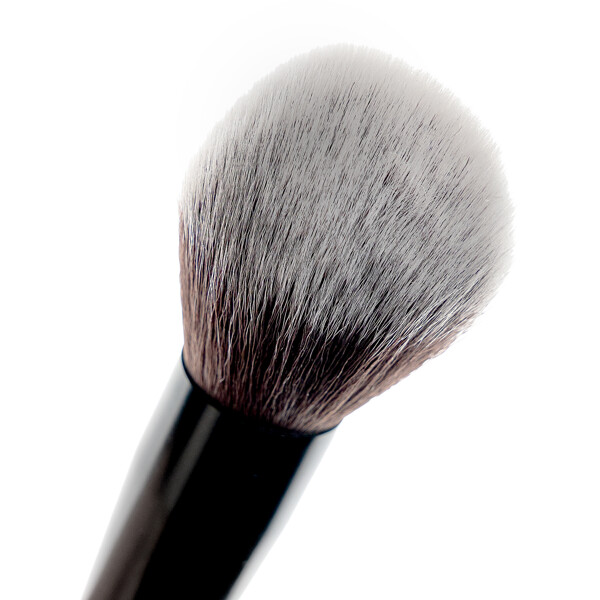 Brushworks No. 10 Bronzer Brush (Picture 4 of 8)