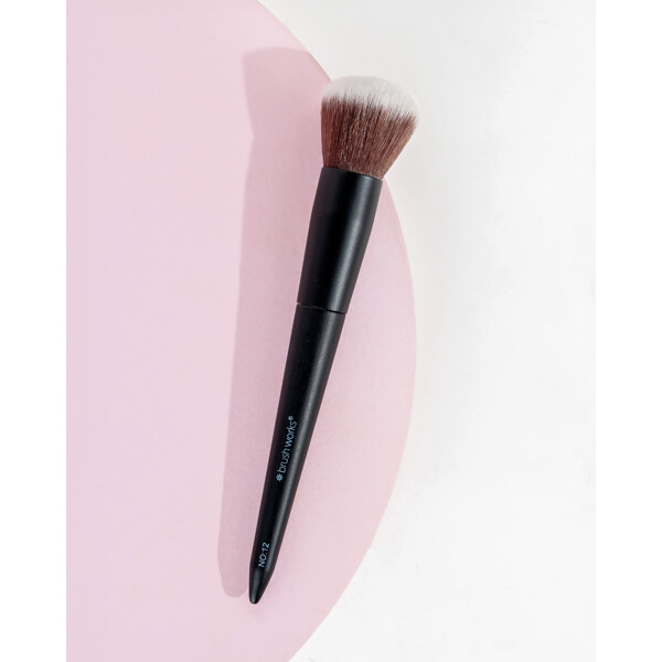 Brushworks No. 12 Blush Brush (Picture 5 of 7)