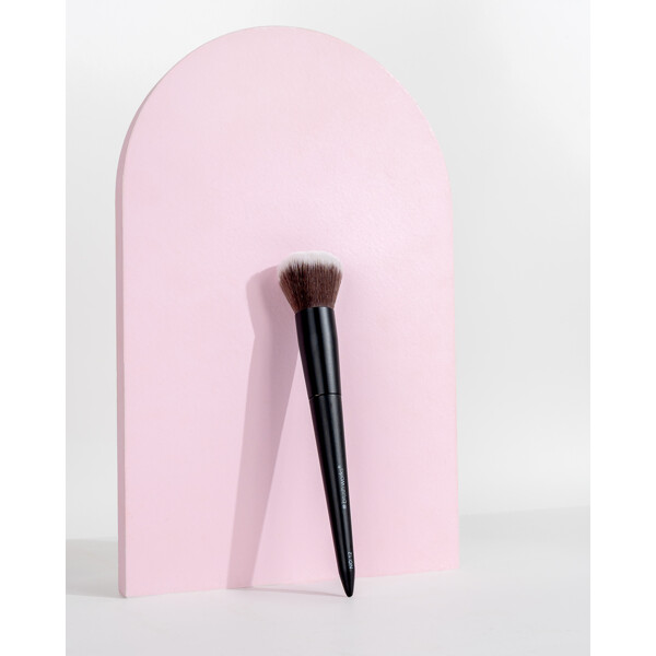 Brushworks No. 12 Blush Brush (Picture 6 of 7)