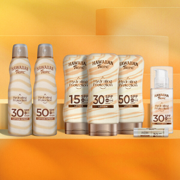 Hydrating Protection SPF50 Lotion Spray (Picture 2 of 4)