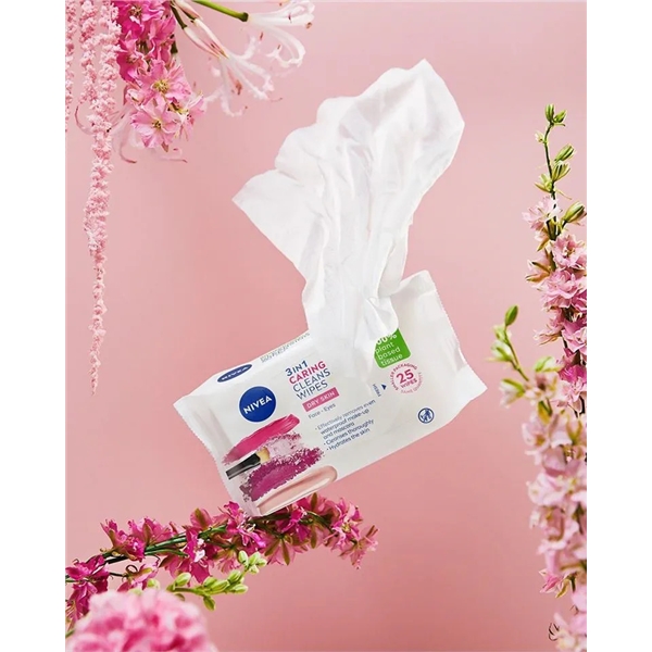 Nivea 3 in 1 Caring Cleansing Wipes (Picture 4 of 6)