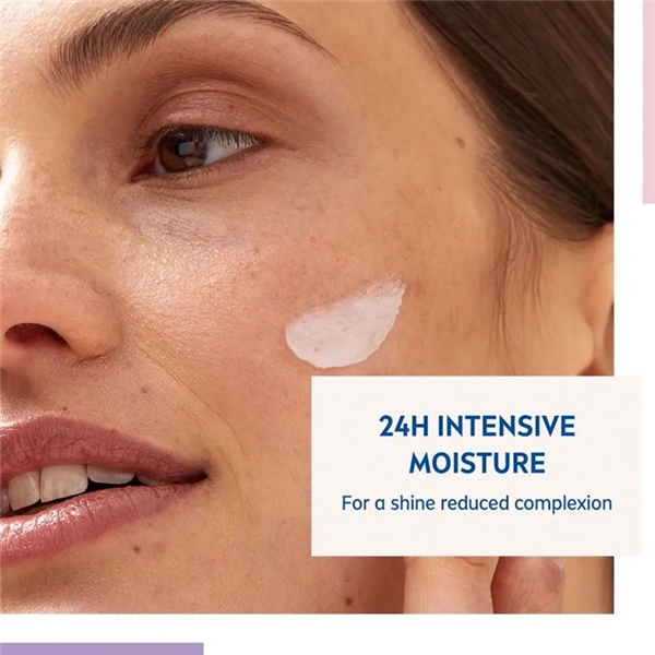 Nivea Mattifying Day Cream - Combination Skin (Picture 3 of 5)