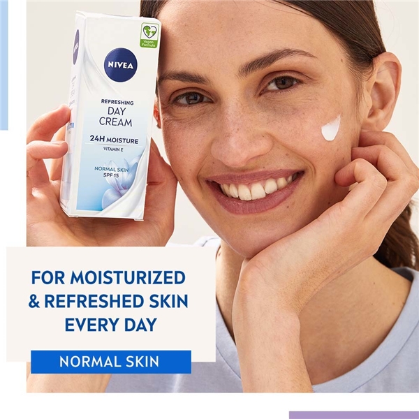 Nivea Refreshing Day Cream SPF15 (Picture 2 of 5)