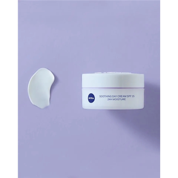 Nivea Soothing Day Cream - Sensitive Skin (Picture 2 of 6)