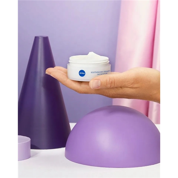 Nivea Soothing Day Cream - Sensitive Skin (Picture 5 of 6)