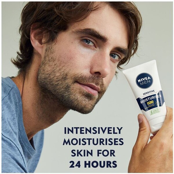 Nivea Men Sensitive Face Moisturiser SPF15 (Picture 3 of 8)