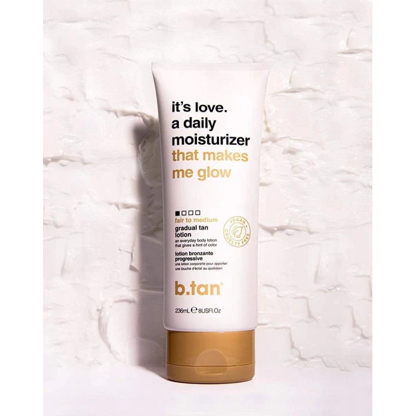 It's Love. A Daily Moisturizer Gradual Tan Lotion (Picture 2 of 5)